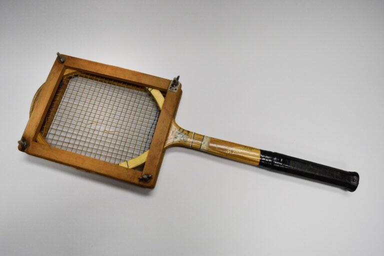 SH2021.2.8 - Tennis Racket in Head Press Front - Macken